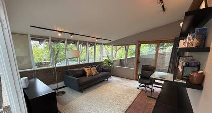Mid-Century Mountain Home w/ Mountain Views — Steps to Pearl Street