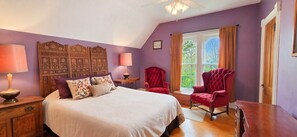 3 bedrooms, iron/ironing board, travel cot, free WiFi - Spruce Street Retreat | Charming Victorian Sleeps 6 | 1 Mile to Lake Michigan (Manistee)
