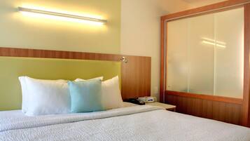 Iron/ironing board, free WiFi, bed sheets
