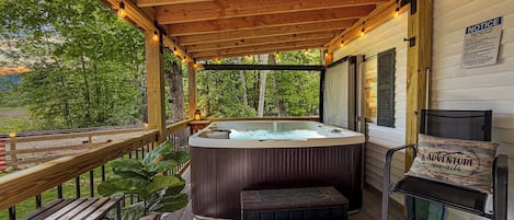 Outdoor spa tub