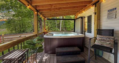 Less than 1 mile to charming North Conway 3-bedroom house with private hot tub