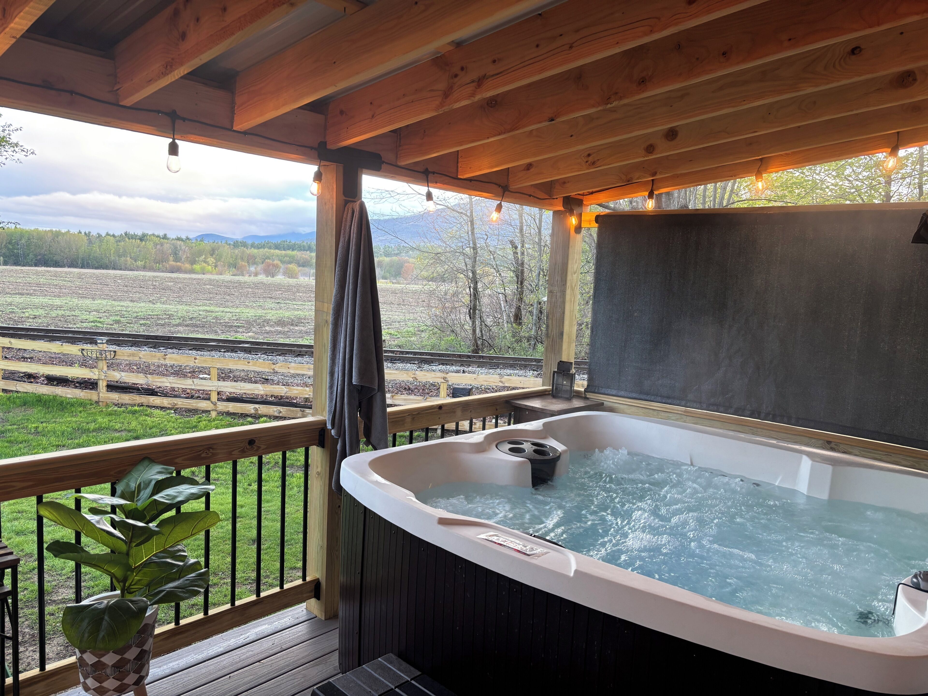 Outdoor spa tub