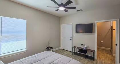 1-bedroom condo with AC in Eagle Pass walking distance to Kickapoo Casino!