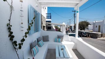 Superior Triple Room with Terrace | Terrace/patio
