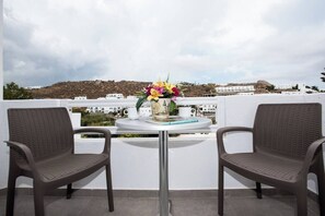Deluxe Double Room with Balcony | Terrace/patio - Mina Cozy Studios (Platis Gialos)