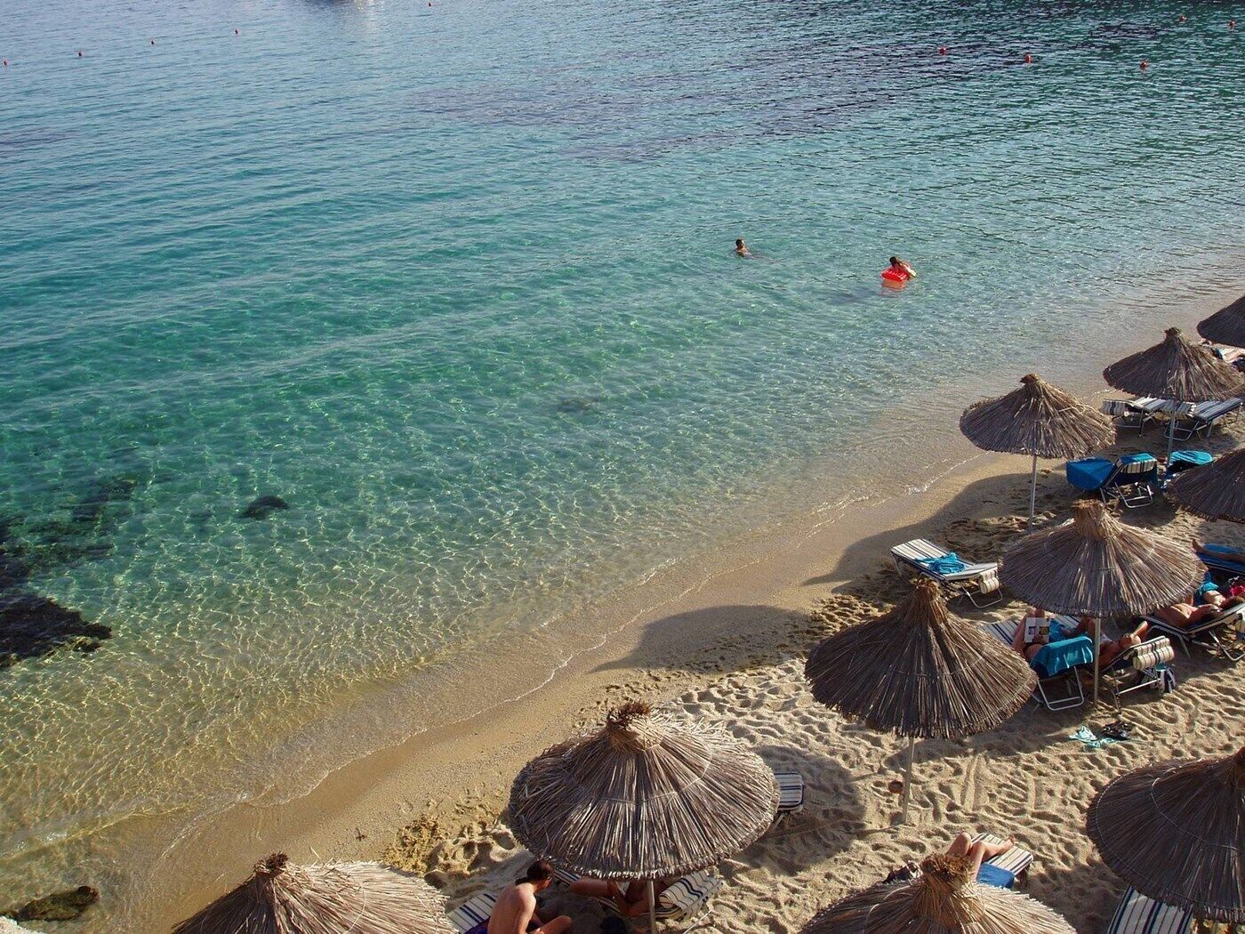 Beach nearby, sun loungers, beach towels, 2 beach bars