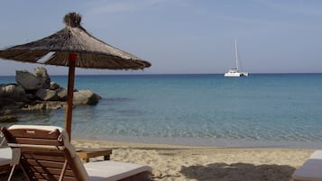 Beach nearby, sun loungers, beach towels, 2 beach bars