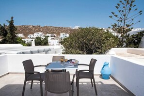 Outdoor dining - Mina Cozy Studios (Platis Gialos)