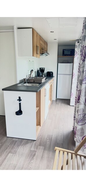 Private kitchen - Vrbo Property (Saint-Jean-de-Monts)