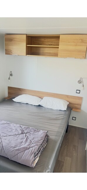 Room - Vrbo Property (Saint-Jean-de-Monts)