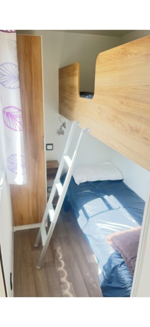 Room - Vrbo Property (Saint-Jean-de-Monts)