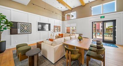 Landing | Spectacular 1BD, Courtyard, Clubhouse