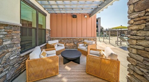 Landing | Chic 1BD, Gym, Courtyard