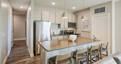 Landing | Spectacular 2BD, Gym, Courtyard