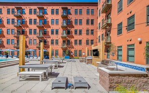 Outdoor dining - Landing | Spectacular 1BD in Downtown (Savannah)