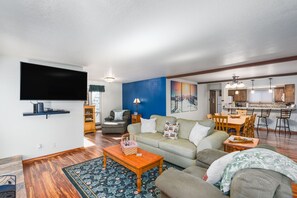 Living area - Incline Village Getaway  Near Lake & Ski (Incline Village)