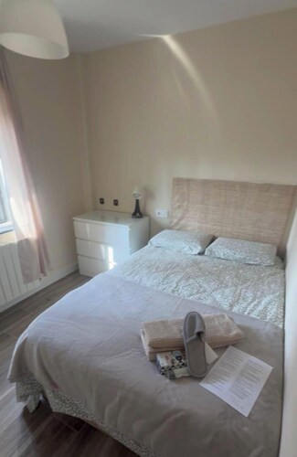 Room-cozy Guest Room in Modern Madrid Ap