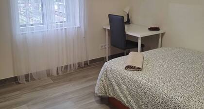 Room-modern Condo Room in Madrid Comfort