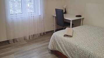 Slaapzaal, 1 slaapkamer, uitzicht op tuin | 1 slaapkamer