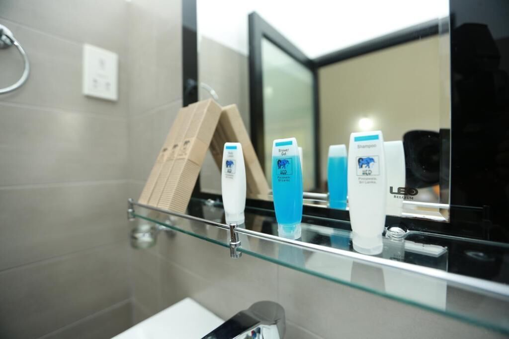 Phòng đôi Deluxe, ban công, quang cảnh sông | Phòng tắm | Buồng tắm vòi sen, đồ dùng nhà tắm miễn phí, máy sấy tóc, khăn tắm 