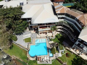 Quarto casal luxo, sacada, vista para o rio | Fachada