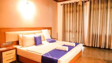 Deluxe Double Room, Balcony, River View | Laptop workspace