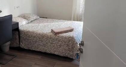 Room-cozy Guest Room in Modern Madrid Fl