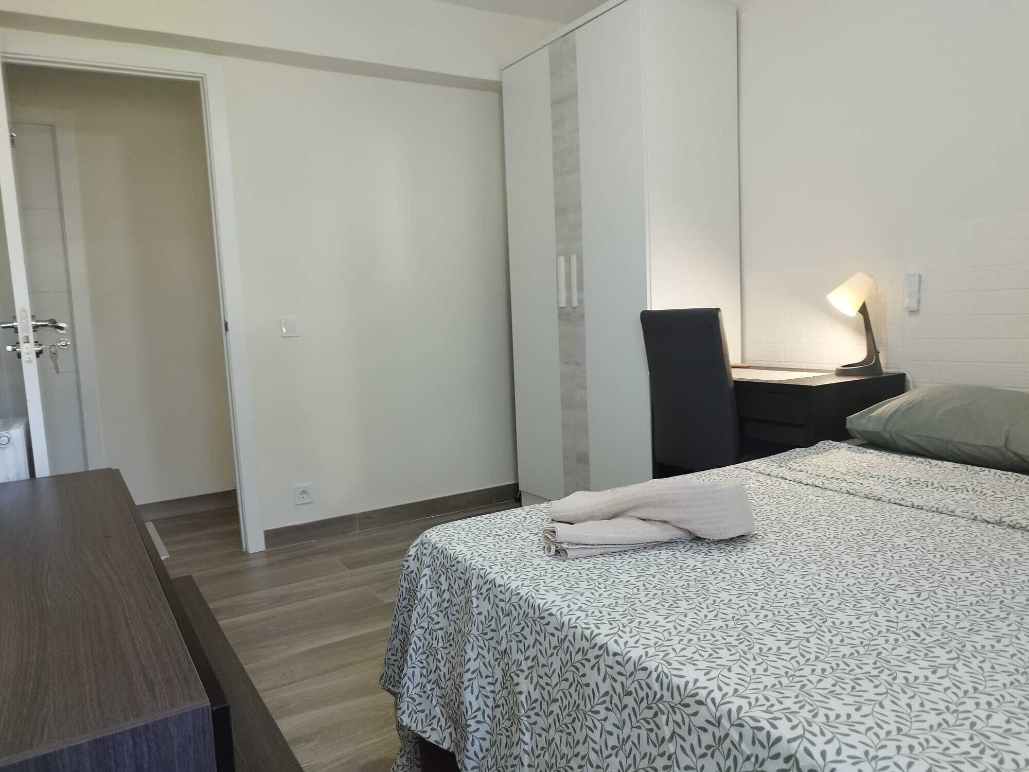 Dormitorio compartido, 1 habitación, vista al jardín | 1 habitación 