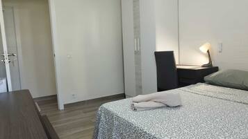 Dormitorio compartido, 1 habitación, vista al jardín | 1 habitación