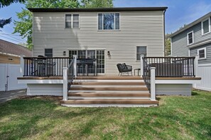Terrace/patio - Central Royal Oak 3BR Home Near Woodward, Birmingham & Detroit Zoo (Royal Oak)