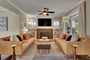 TV, ping pong - Central Royal Oak 3BR Home Near Woodward, Birmingham & Detroit Zoo (Royal Oak)