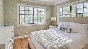 A bedroom with a bed, nightstands, a lamp, and a ceiling fan. - 5 Bedroom Mini Resort with Pool! (Boynton Beach)