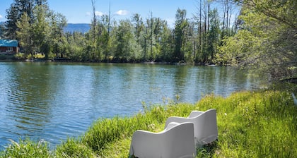 Family Cabin w/ Private Pond & Mountain Views - Holiday Home