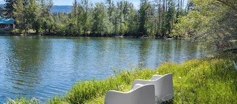 Family Cabin w/ Private Pond & Mountain Views - Holiday Home