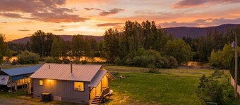 Family Cabin w/ Private Pond & Mountain Views - Holiday Home