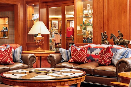 Interni. Little America | Dlx King | Private Lodge Feel, Gardens, Fireside Lounges