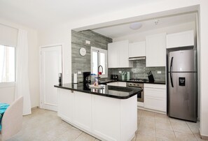 Private kitchen - Stanza Mare J-201, 2nd level, 2-bedroom condo in beach front community (Punta Cana)