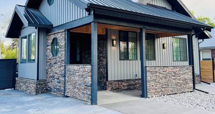 Stunning, spotless two-bed basement suite in newly renovated duplex