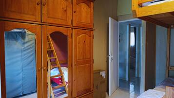 2 chambres, fer et planche à repasser, accès Internet, draps fournis