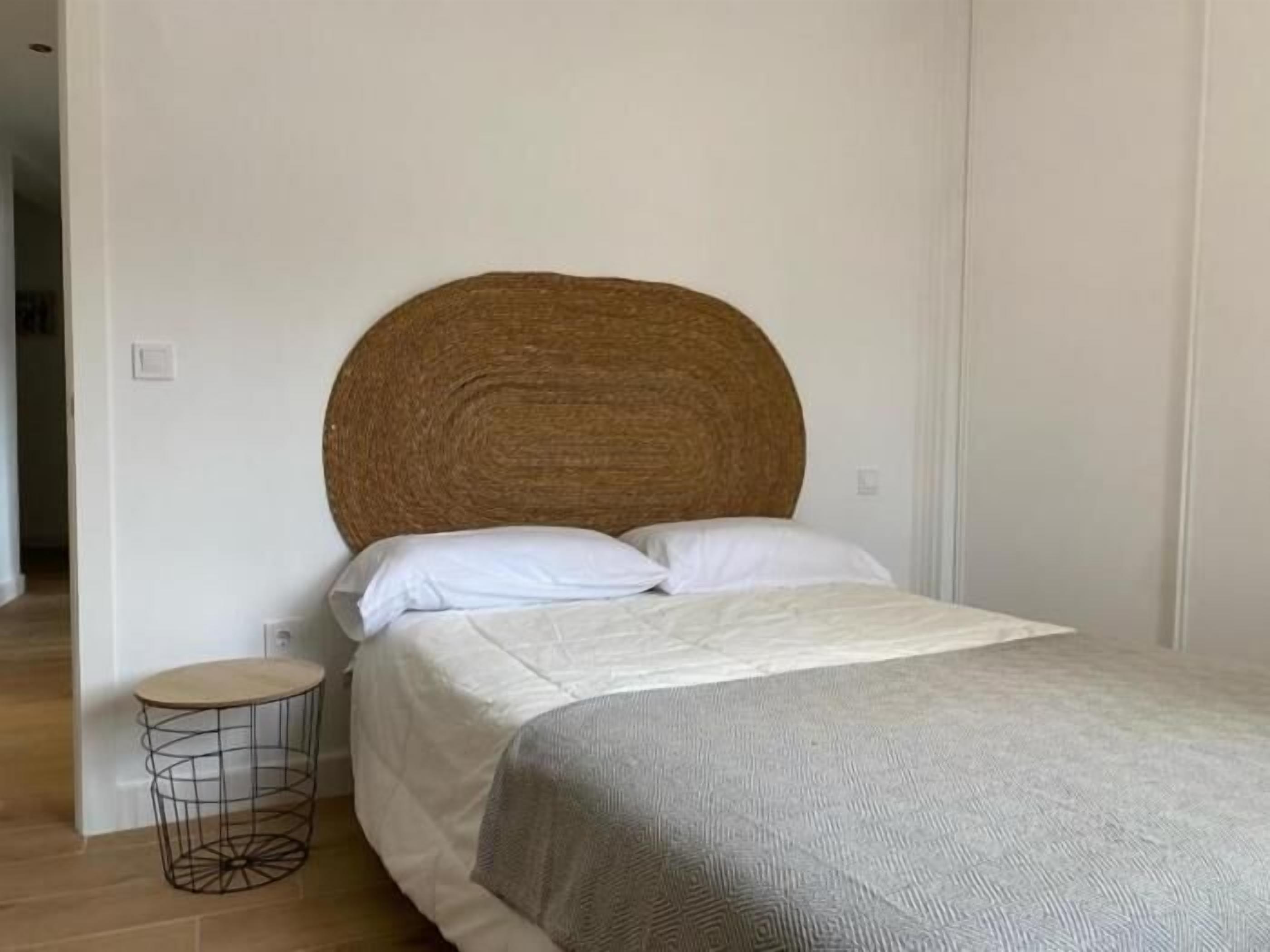 Iron/ironing board, Internet, bed sheets