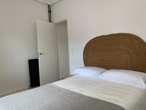 Bügeleisen/Bügelbrett, Internetzugang, Bettwäsche