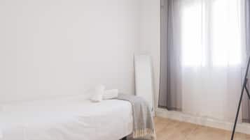 Tabla de planchar con plancha, Internet, ropa de cama
