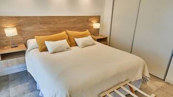 2 bedrooms, iron/ironing board, travel cot, free WiFi