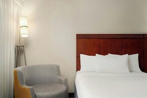 Tabla de planchar con plancha, wifi gratis, ropa de cama
