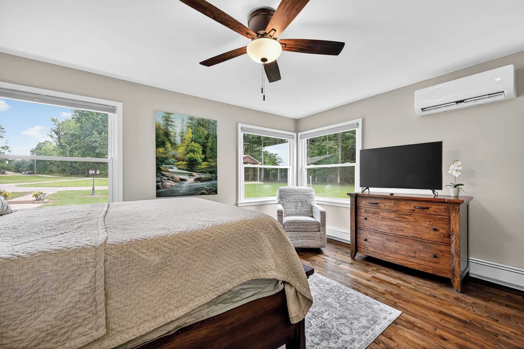 Desk, iron/ironing board, travel crib, WiFi