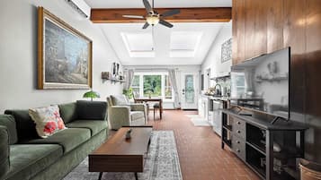 TV, fireplace, offices