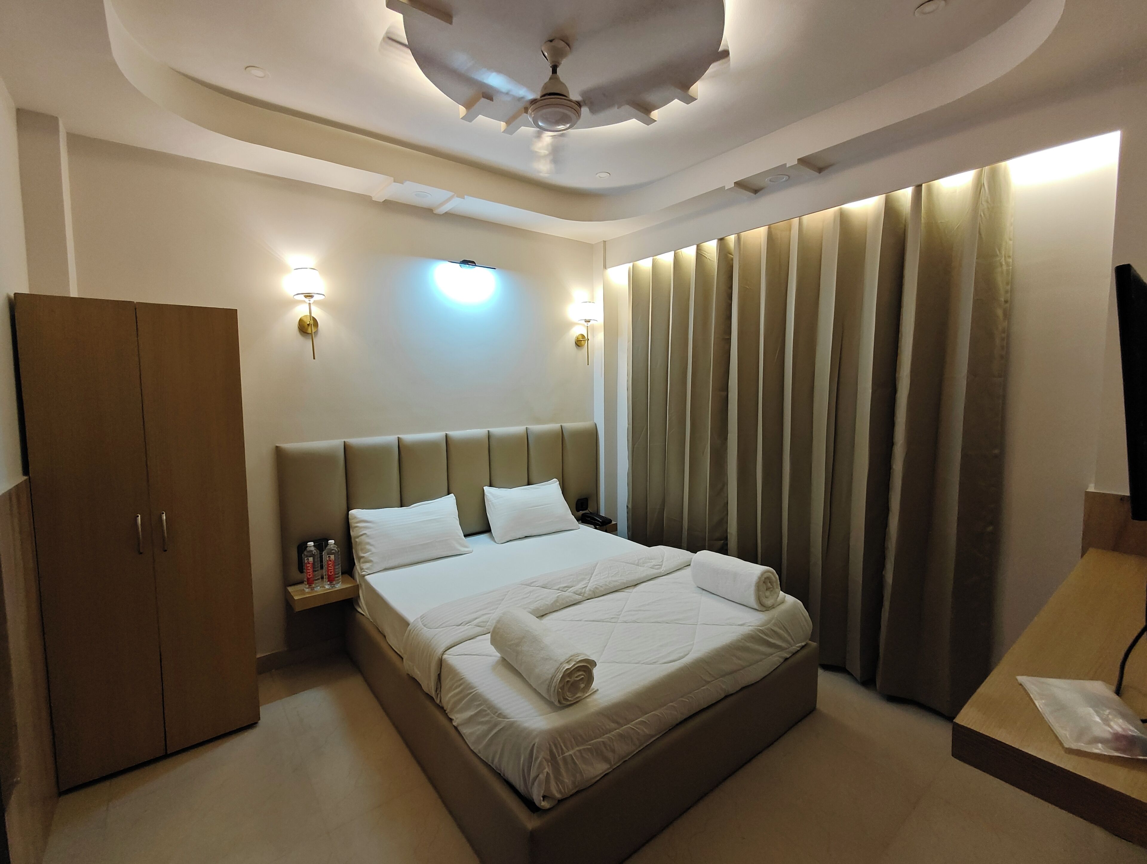 Deluxe Double Room | Desk, laptop workspace, free WiFi