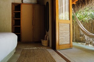 Ropa de cama de alta calidad, colchones Tempur-Pedic y cuna de viaje 