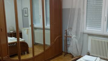 Bügeleisen/Bügelbrett, Internetzugang, Bettwäsche