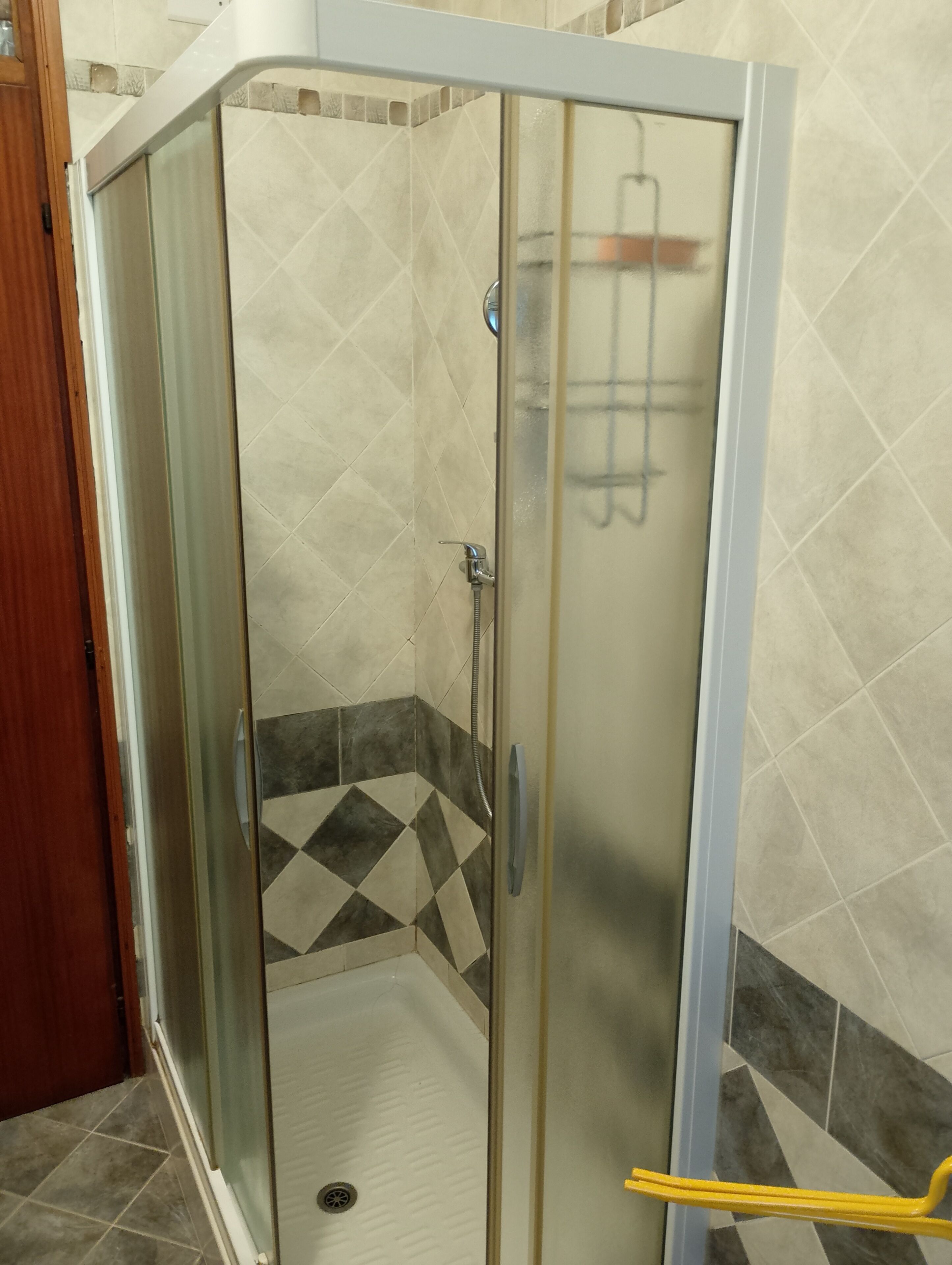 Dusche, Haartrockner, Bidet, Handtücher